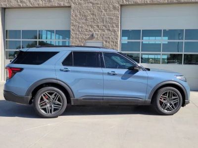 2025 Ford Explorer — side profile view