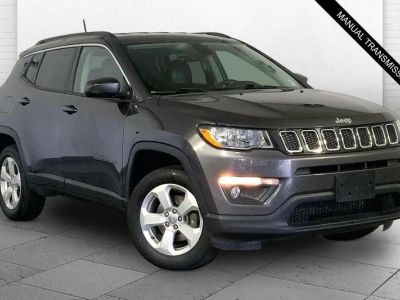 2018 Jeep Compass Latitude in Granite Crystal Metallic Clearcoat — front three-quarter view