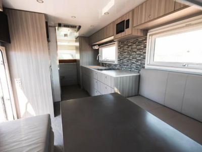 2025 Storyteller Overland - Photo 11