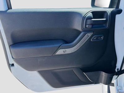 2014 Jeep Wrangler — photo 19 view