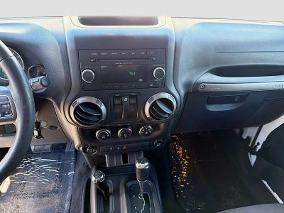 2014 Jeep Wrangler — photo 17 view