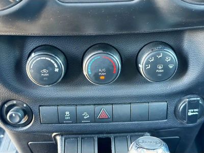 2014 Jeep Wrangler — photo 27 view