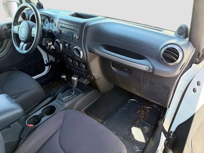 2014 Jeep Wrangler — photo 12 view