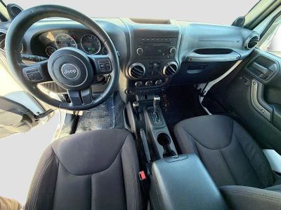 2014 Jeep Wrangler — photo 14 view