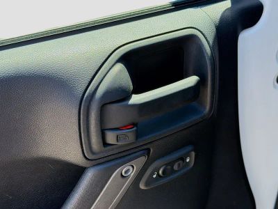 2014 Jeep Wrangler — photo 20 view