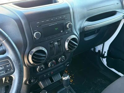 2014 Jeep Wrangler — photo 24 view