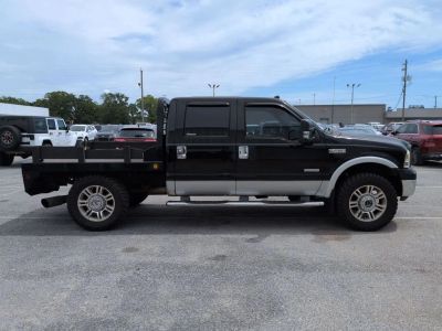 2006 Ford F-250SD — engine compartment view