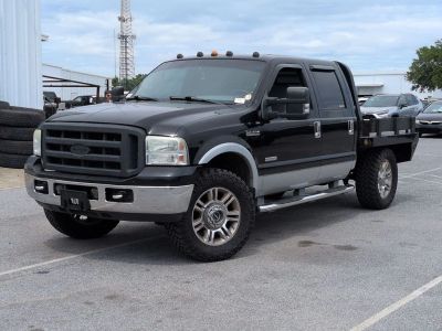 2006 Ford F-250SD Lariat in Black — front three-quarter view