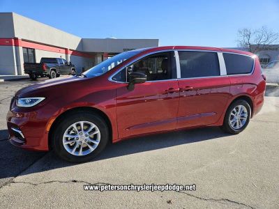 2026 Chrysler Pacifica — rear three-quarter view