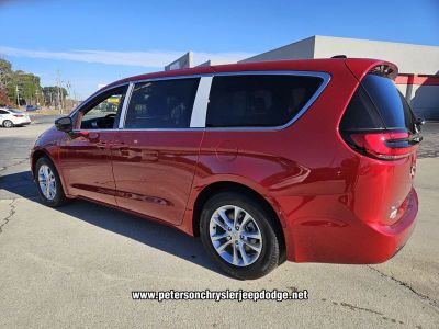 2026 Chrysler Pacifica — detail view