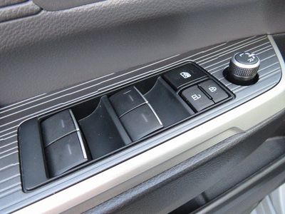 2023 Toyota SIENNA XSE - Photo 40