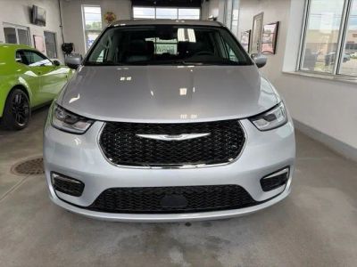 2023 Chrysler Pacifica — side profile view