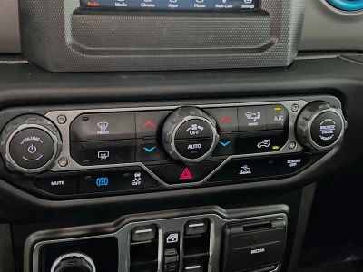 2023 Jeep Wrangler — photo 22 view
