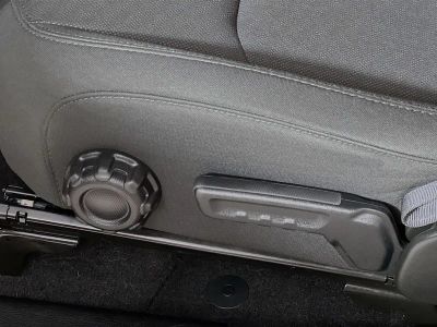 2023 Jeep Wrangler — photo 13 view