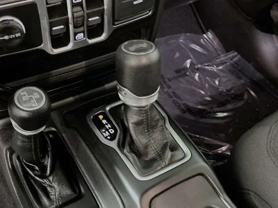 2023 Jeep Wrangler — photo 20 view