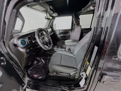 2023 Jeep Wrangler — photo 12 view