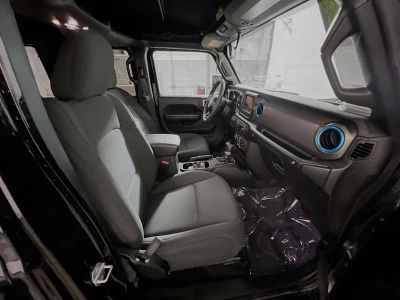 2023 Jeep Wrangler — photo 27 view