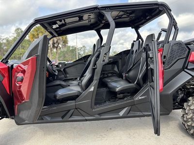 2025 Can-Am Commander MAX XT 700 - Photo 5