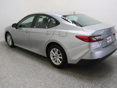 2025 Toyota Camry FWD - Photo 9