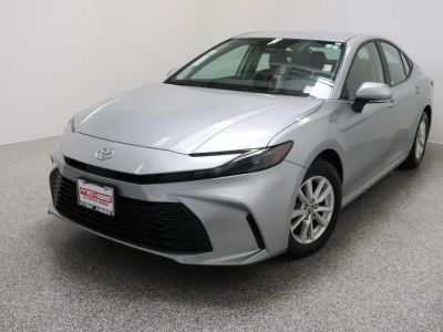 2025 Toyota Camry FWD - Photo 2
