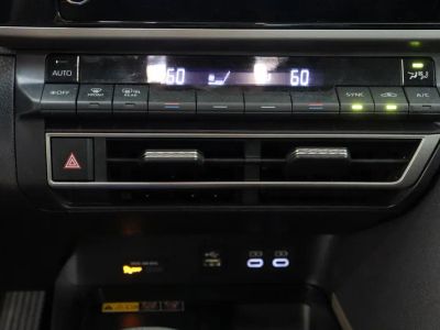 2025 Toyota Camry FWD - Photo 19