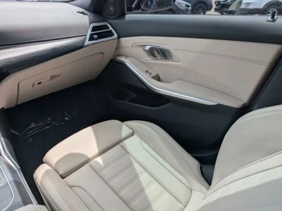 2025 BMW 3 Series — photo 13 view