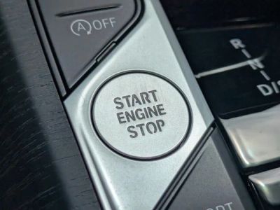 2025 BMW 3 Series — photo 21 view