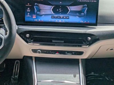 2025 BMW 3 Series — photo 14 view