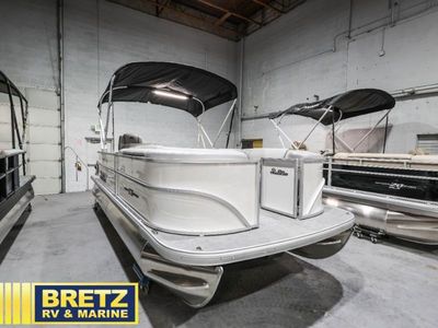 2026 Sun Tracker Party Barge - Photo 2