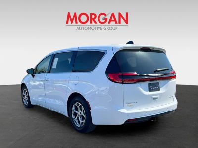 2024 Chrysler Pacifica — detail view