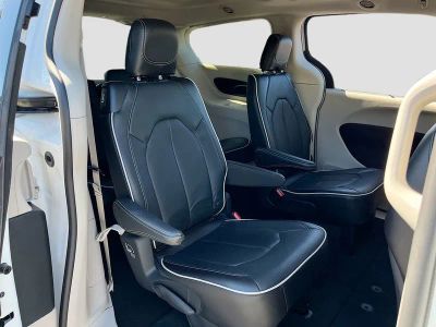 2024 Chrysler Pacifica — photo 28 view