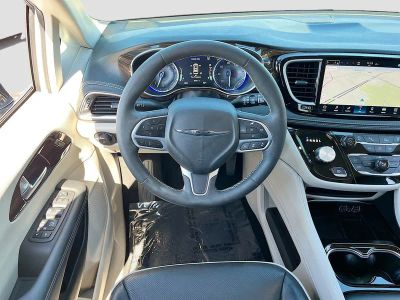 2024 Chrysler Pacifica — photo 22 view