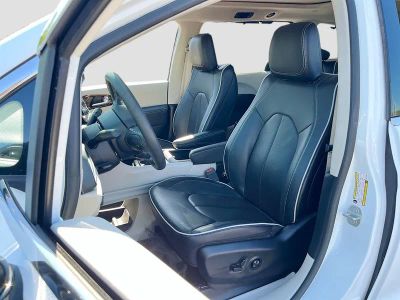 2024 Chrysler Pacifica — photo 20 view