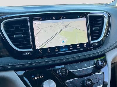 2024 Chrysler Pacifica — photo 13 view