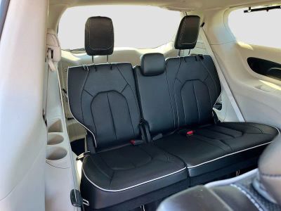 2024 Chrysler Pacifica — photo 27 view