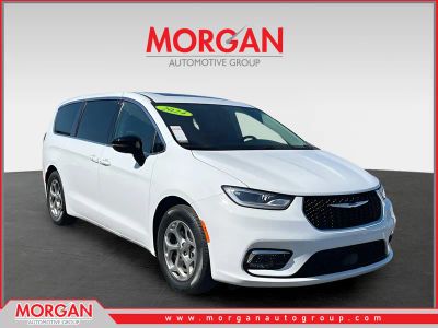 2024 Chrysler Pacifica Limited in White — front three-quarter view