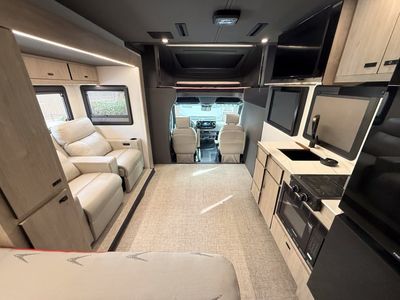 2025 Grand Design LINEAGE - Photo 17