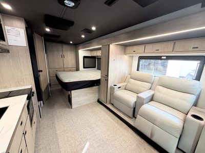 2025 Grand Design LINEAGE - Photo 5