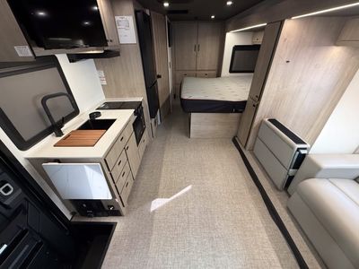 2025 Grand Design LINEAGE - Photo 3