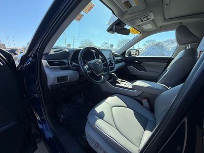 2022 Toyota Highlander - Photo 14