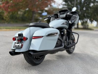 2025 Indian Motorcycle Challenger Dark Horse 112 Frost Silver Smoke - Photo 4