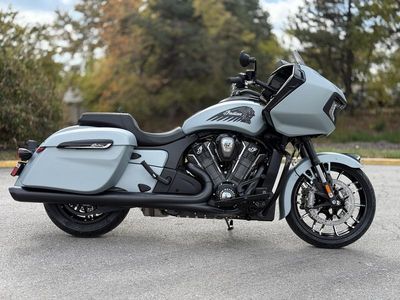 2025 Indian Motorcycle Challenger Dark Horse 112 Frost Silver Smoke - Photo 7