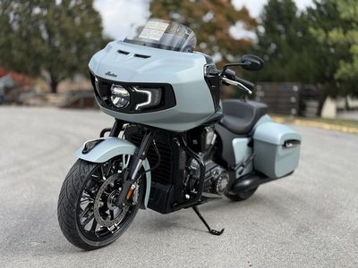 2025 Indian Motorcycle Challenger Dark Horse 112 Frost Silver Smoke - Photo 2