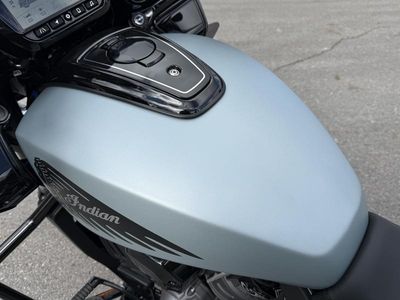 2025 Indian Motorcycle Challenger Dark Horse 112 Frost Silver Smoke - Photo 12