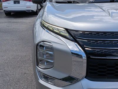 2022 Mitsubishi Outlander — photo 10 view
