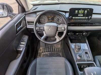 2022 Mitsubishi Outlander — photo 17 view