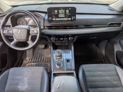 2022 Mitsubishi Outlander — photo 16 view