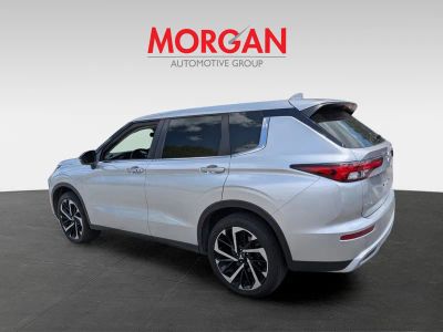 2022 Mitsubishi Outlander — engine compartment view
