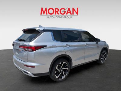 2022 Mitsubishi Outlander — interior view