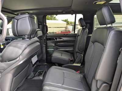2026 Jeep Grand Wagoneer — photo 14 view